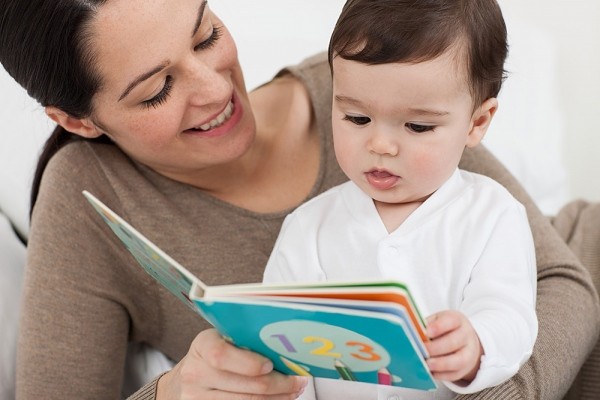 lợi ích của việc đọc sách cho con hàng ngày