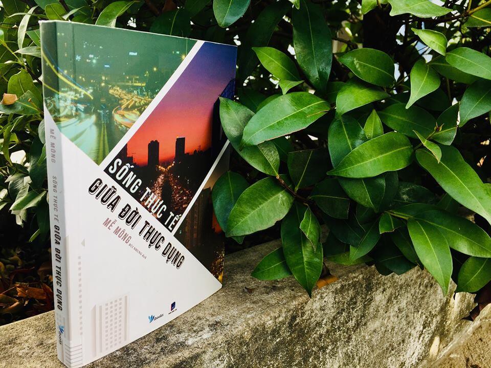 sống thực tế giữa đời thực dụng